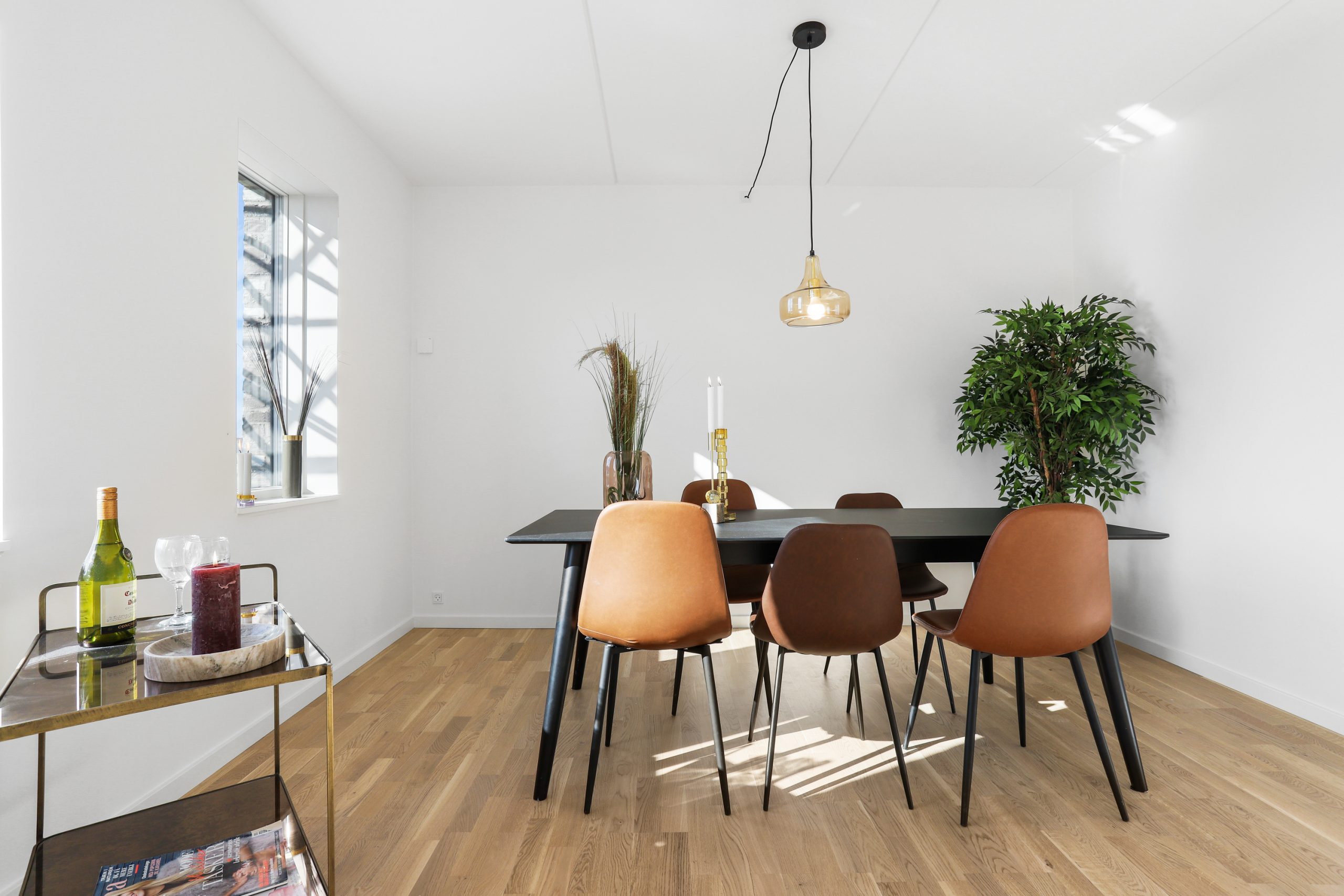 Charles Hope Copenhagen West 3 Bedroom Apartments Dining Area